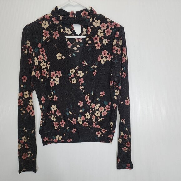 BKE Boutique Buckle Top Blouse Womens Small Black Wrap Floral Choker Metallic‎ - Picture 5 of 16